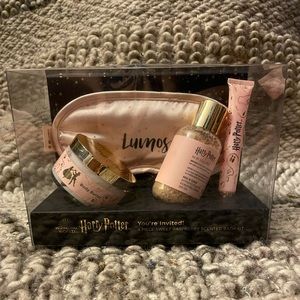 NEW Harry PotterXULTA Raspberry Scented Bath Kit